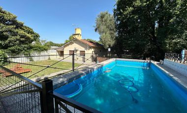 Hermosa casa quinta compuesta por 3 casas en un Lote