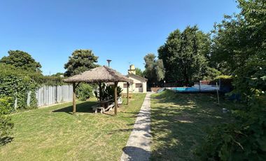 Hermosa casa quinta compuesta por 3 casas en un Lote