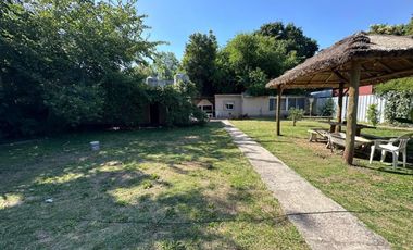 Hermosa casa quinta compuesta por 3 casas en un Lote