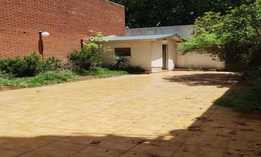 EXCLUSIVO COMERCIAL CASA DE 5 AMBIENTES  CON AMPLIO PATIO