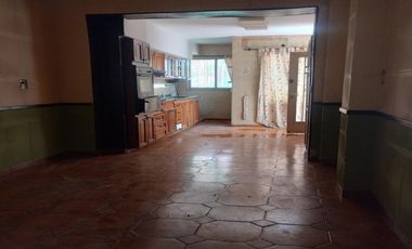 EXCLUSIVO COMERCIAL CASA DE 5 AMBIENTES  CON AMPLIO PATIO