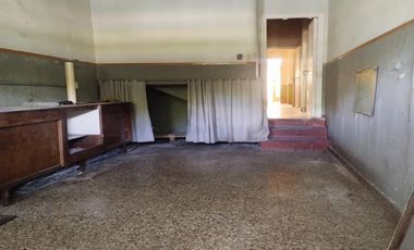 EXCLUSIVO COMERCIAL CASA DE 5 AMBIENTES  CON AMPLIO PATIO