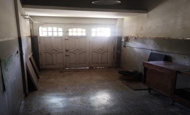 EXCLUSIVO COMERCIAL CASA DE 5 AMBIENTES  CON AMPLIO PATIO