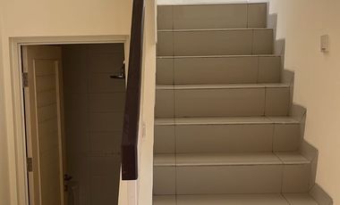 DISEWA Rumah Golf Lake Residence