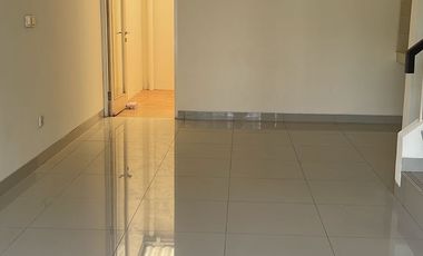 DISEWA Rumah Golf Lake Residence