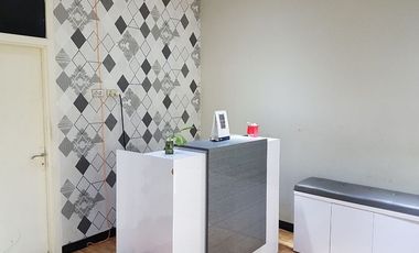 DISEWAKAN RUANG KANTOR FULLY FURNISHED UNTUK 5 ORANG DI AREA TOMANG