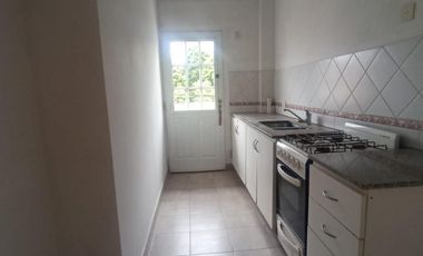 DEPARTAMENTO 3 AMBIENTES - 2DO PISO POR ESCALERA