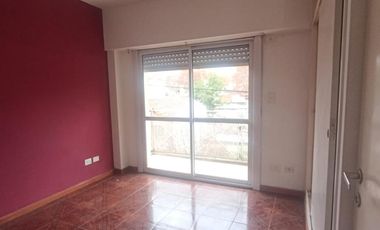 DEPARTAMENTO 3 AMBIENTES - 2DO PISO POR ESCALERA