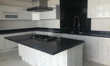 Venta de casa en Metepec, casa de tres niveles ubicada en eel Residencial Villas del Bicentenario
