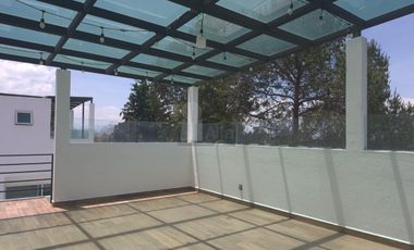 Venta de casa en Metepec, casa de tres niveles ubicada en eel Residencial Villas del Bicentenario