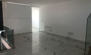 Venta de casa en Metepec, casa de tres niveles ubicada en eel Residencial Villas del Bicentenario