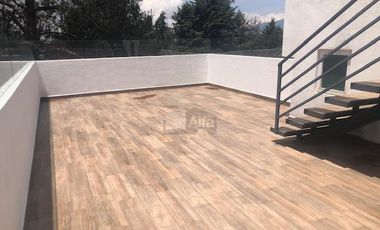 Venta de casa en Metepec, casa de tres niveles ubicada en eel Residencial Villas del Bicentenario