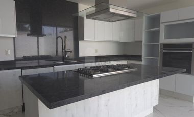 Venta de casa en Metepec, casa de tres niveles ubicada en eel Residencial Villas del Bicentenario