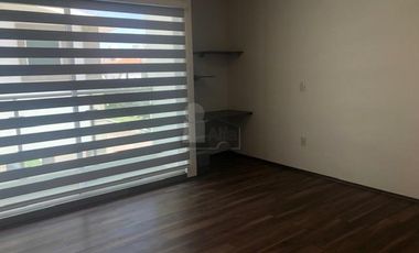 Venta de casa en Metepec, casa de tres niveles ubicada en eel Residencial Villas del Bicentenario