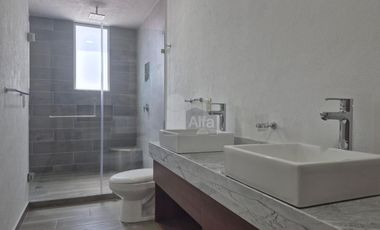 Venta de casa en Metepec, casa de tres niveles ubicada en eel Residencial Villas del Bicentenario