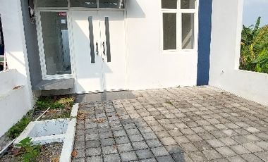 Dijual rumah posisi hook depan masjid, ditembalang semarang