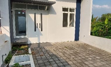 Dijual rumah posisi hook depan masjid, ditembalang semarang