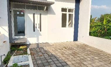 Dijual rumah posisi hook depan masjid, ditembalang semarang