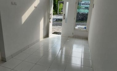 Dijual rumah posisi hook depan masjid, ditembalang semarang