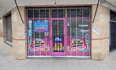 Local en esquina con vidriera - Villa Ballester