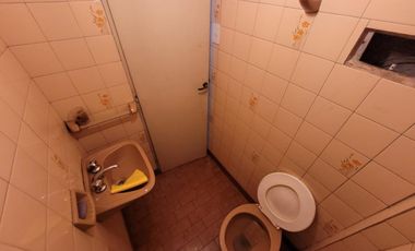 Local en esquina con vidriera - Villa Ballester