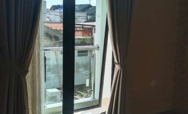 Rumah  Elagant 2 Lantai SHM Lokasi Cibeurem Bandung