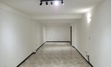 ¡Excelente Local Comercial en el Corazón Ballester!