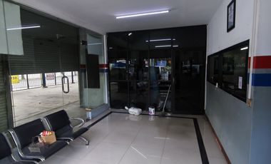 Rumah Ex Bengkel Posisi Huk Cocok Untuk Usaha di Cempaka Putih