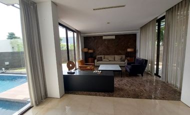 Rumah Graha Family  Golf View Furnished Ada Kolam renang