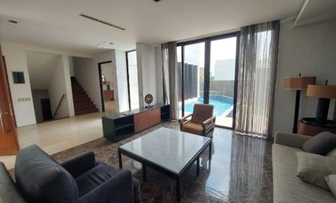 Rumah Graha Family  Golf View Furnished Ada Kolam renang