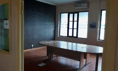 Di sewakan kantor berikut lahan luas. jakarta timur