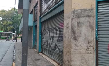 Local en Esquina en Constitucion con Sótano y Altillo