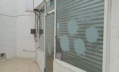 Local en Esquina en Constitucion con Sótano y Altillo