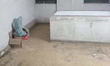 Local en Constitucion con Altillo y Sótano