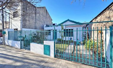 CASA EN LOTE PROPIO CON DEPENDENCIA PROXIMO AL CENTRO COMERC