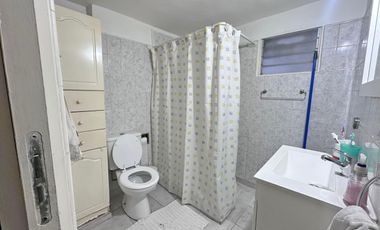 CASA EN LOTE PROPIO CON DEPENDENCIA PROXIMO AL CENTRO COMERC