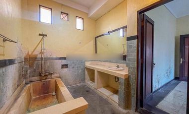 Dijual Cepat Termurah Di Area Renon Rumah 2 Lantai SHM Bali