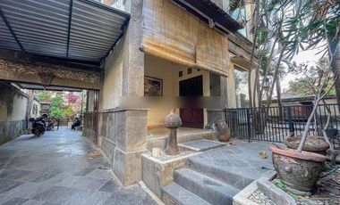 Dijual Cepat Termurah Di Area Renon Rumah 2 Lantai SHM Bali