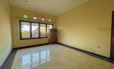 Dijual Cepat Termurah Di Area Renon Rumah 2 Lantai SHM Bali