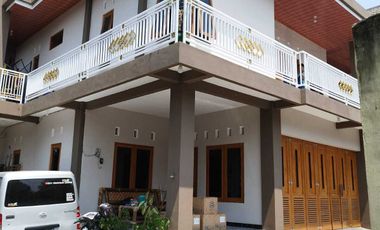 Dijual Rumah 2 lantai luas & strategis,cocok untuk home industry, Lt 1