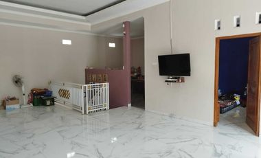 Dijual Rumah 2 lantai luas & strategis,cocok untuk home industry, Lt 1