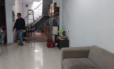 dijual  rumah baru di renovasi Pondok cikunir Indah bebas banjir