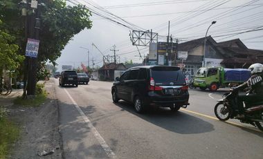 Dijiual  rumah + kios ditepi Jl Wonosari Bantul,dekat Galaxy Waterpark