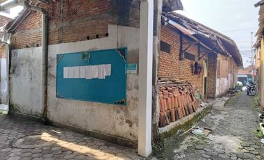 Dijiual  rumah + kios ditepi Jl Wonosari Bantul,dekat Galaxy Waterpark