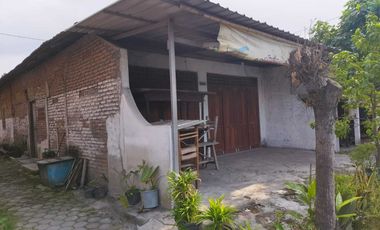 Dijiual  rumah + kios ditepi Jl Wonosari Bantul,dekat Galaxy Waterpark