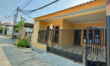 Rumah baru siap huni lokasi strategis nempel pintu toll Kotwis Cibubur