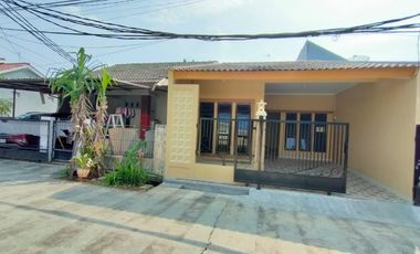 Rumah baru siap huni lokasi strategis nempel pintu toll Kotwis Cibubur