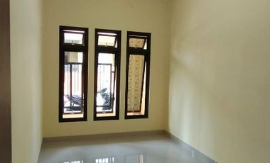 Rumah baru siap huni lokasi strategis nempel pintu toll Kotwis Cibubur