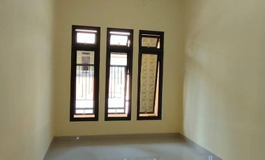 Rumah baru siap huni lokasi strategis nempel pintu toll Kotwis Cibubur