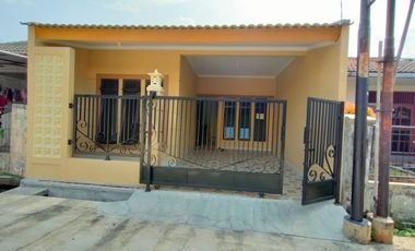 Rumah baru siap huni lokasi strategis nempel pintu toll Kotwis Cibubur